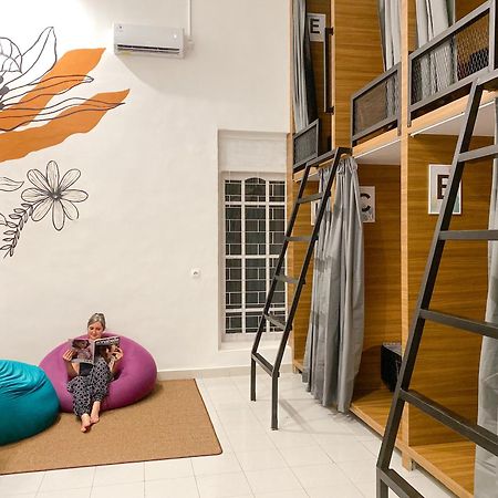 Snooze Malang Hostel Buitenkant foto