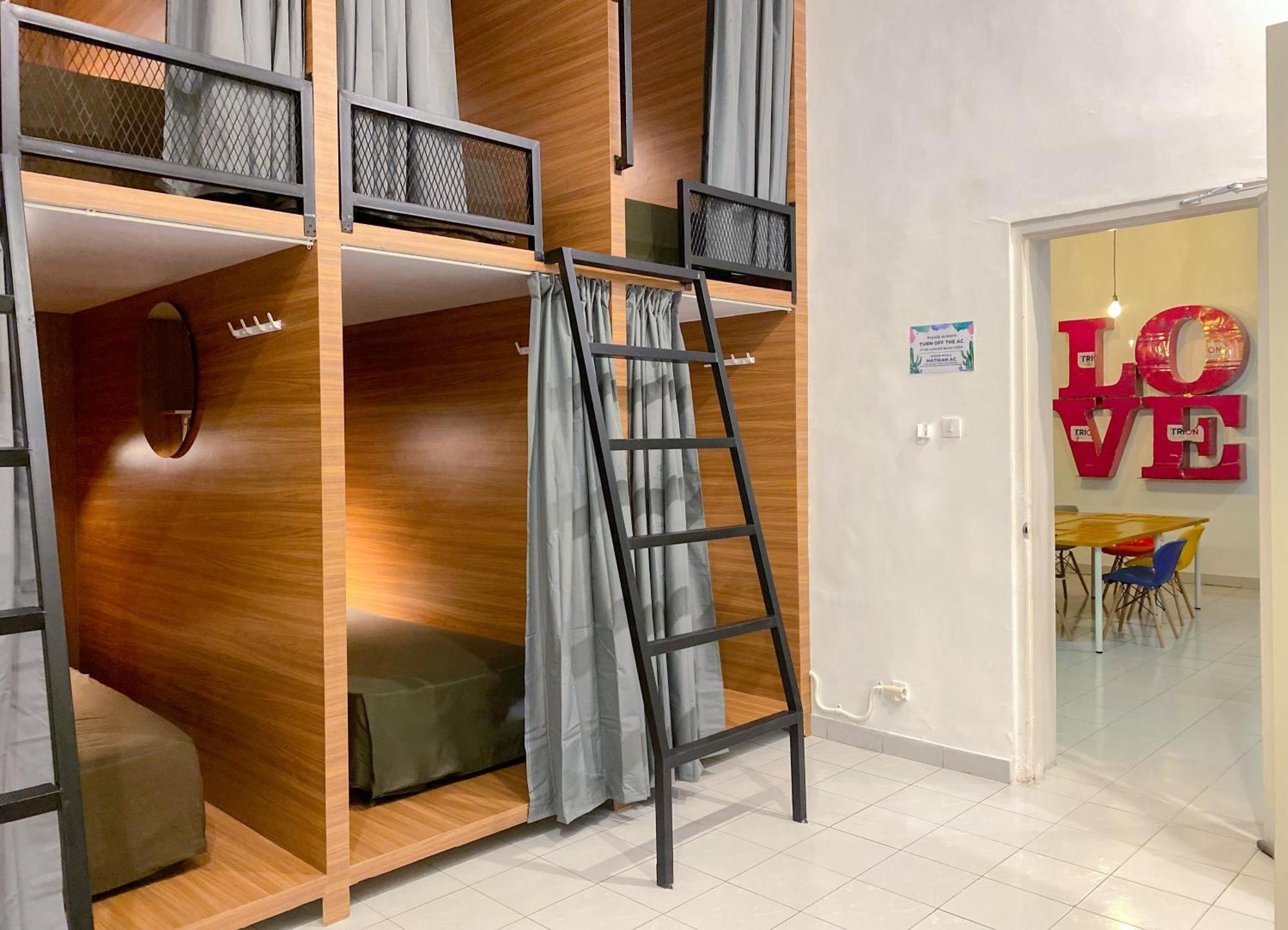 Snooze Malang Hostel Buitenkant foto